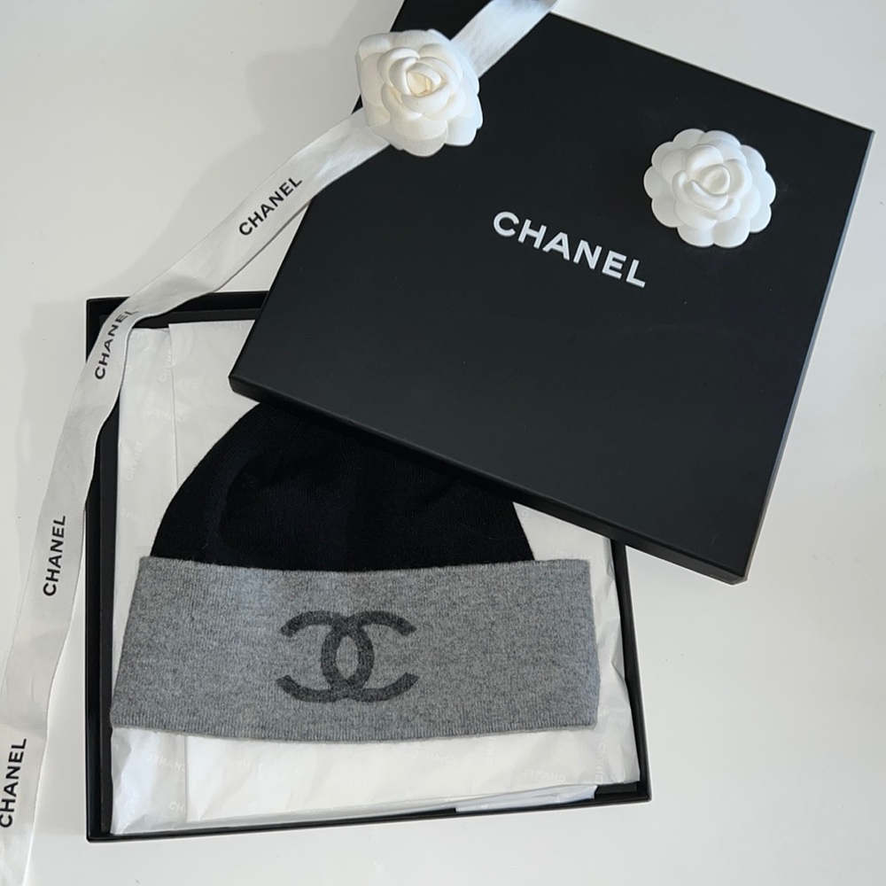Auth Chanel Paris cashmere beanie hat black stylish CC logo warm accessories new